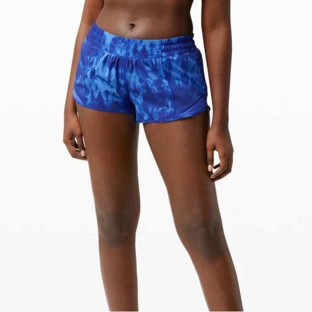 lululemon hotty hot 2.5” shorts